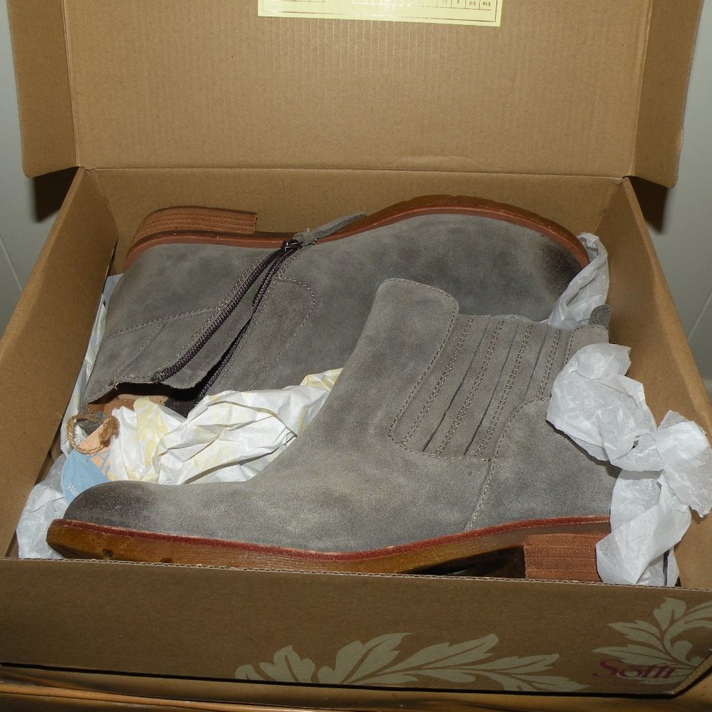 NIB Aqua Sofft Waterproof Bellis Booties Boots Grey Suede 8.5 Gray Leather